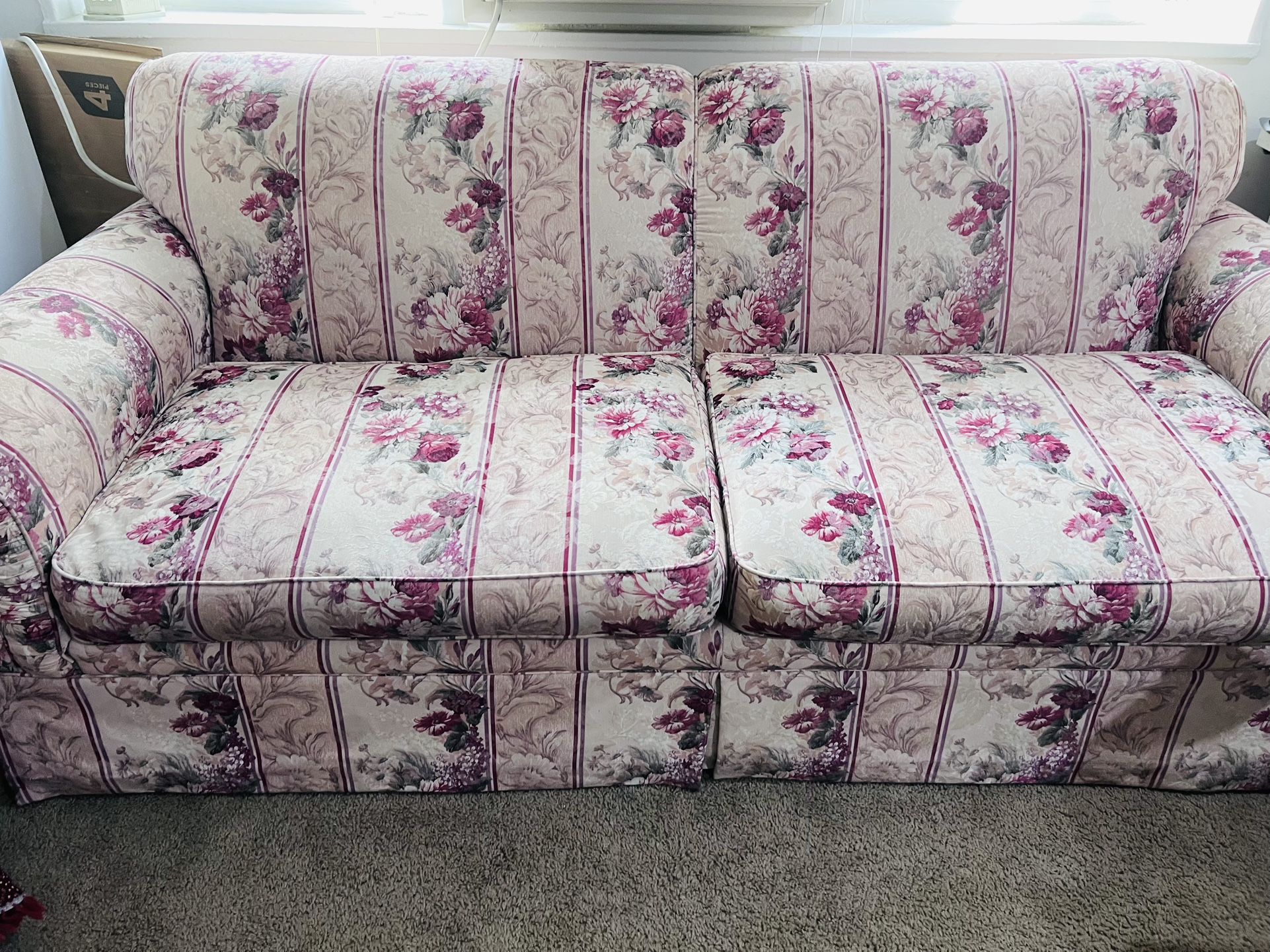 Vintage Floral Loveseat Sofa – Gently Used, Great Condition