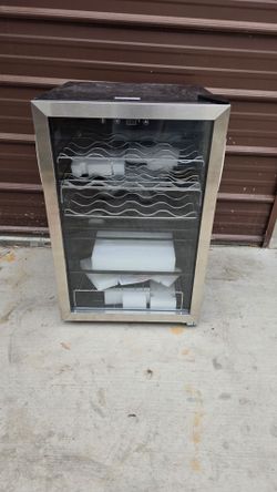 Vissani 4.3 cu.ft wine and beverage cooler