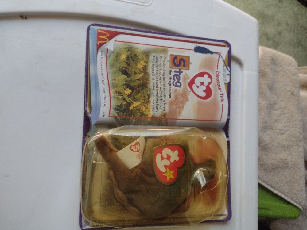 Bundle. Steg Ty, Racing Champions Pair Of Petty Cars, Ceramic Figures Pair, Matchbox Nastrak Set.. Cash Porch Pickup Redmond