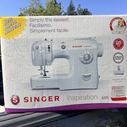Singer Sewing Machine Like New 