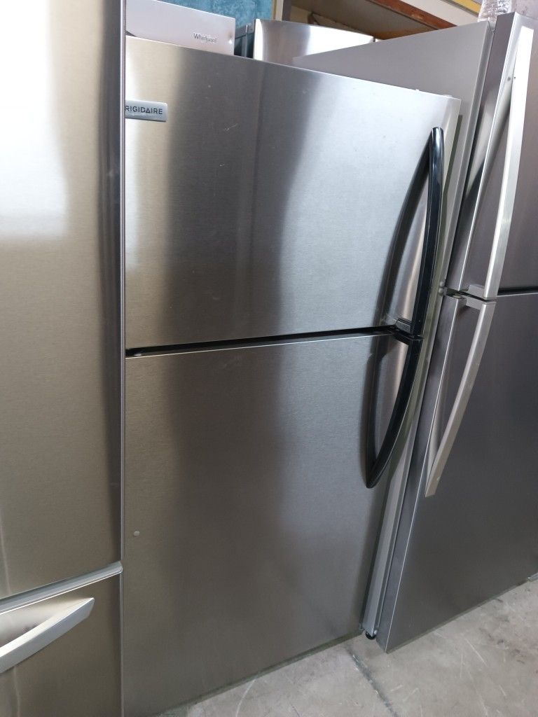Frigidaire Refrigerator Top And Bottom Stainless Steel Works Good 👍