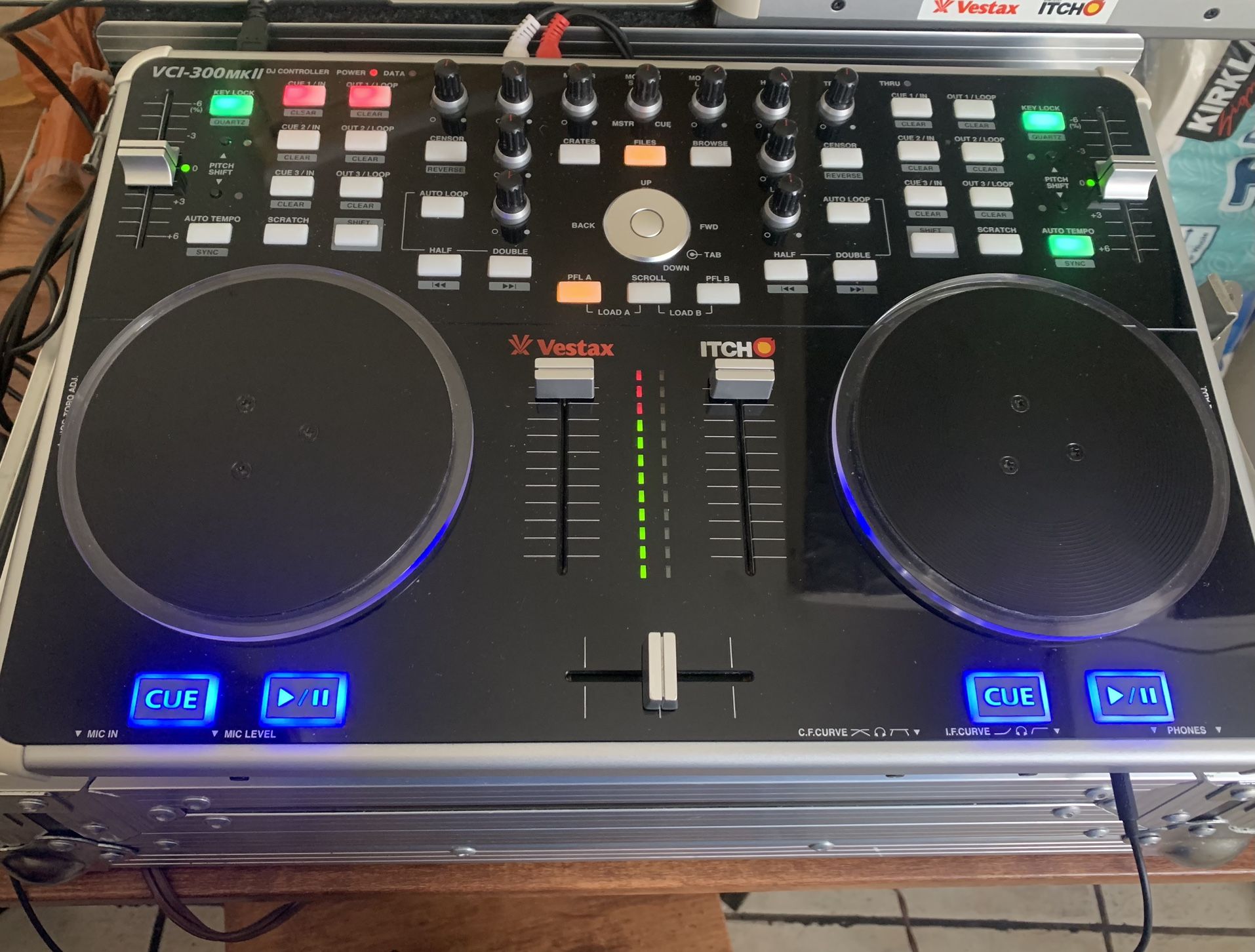 Vestax VCI300 MK2 DJ Controller w/ VFX1 Effects Processor for Sale in Glendale, CA OfferUp