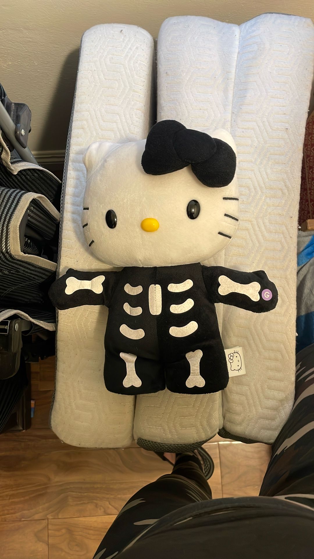 Hello Kitty Halloween Dancing Skeleton