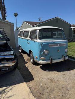 1972 Volkswagen (read description)