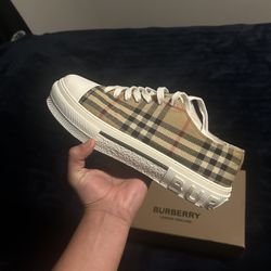 Burberrys 