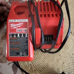 Milwaukee Battery Charger 