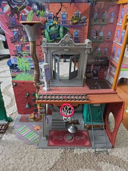 Teenage Mutant Ninja Turtles Mutant Mayhem Sewer Lair