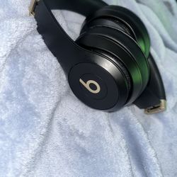 Beats Studio3 Wireless – Black & Gold (great condition)