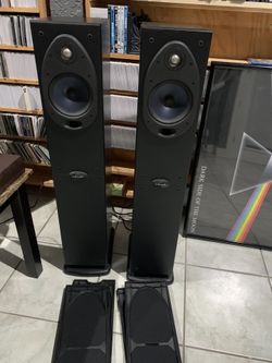 Polk Audio Like new excellent condition RT600i Floorstanding Speakers