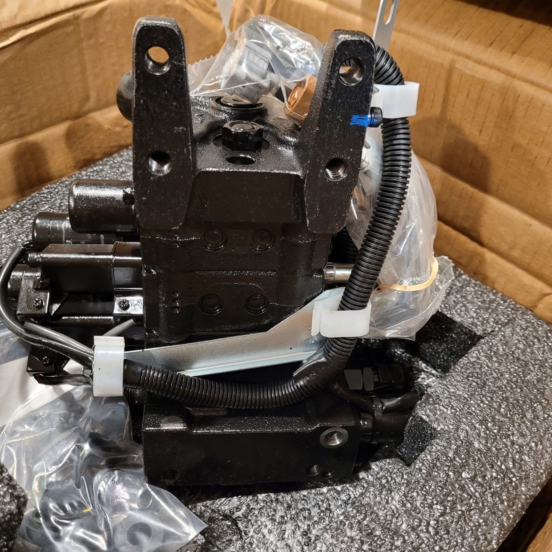 Toyota Forklift 8FGu25 Control Valve
