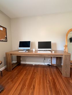Computer desk