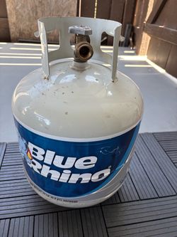 Propane tank 1/3 gas filled