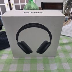 Apple Max 2 Type C New Never Open With ALL WARRANY