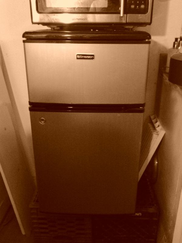 Emerson apartment/dorm size refrigerator for sell. No longer need it