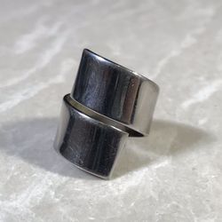 Spiral / Twist Ring