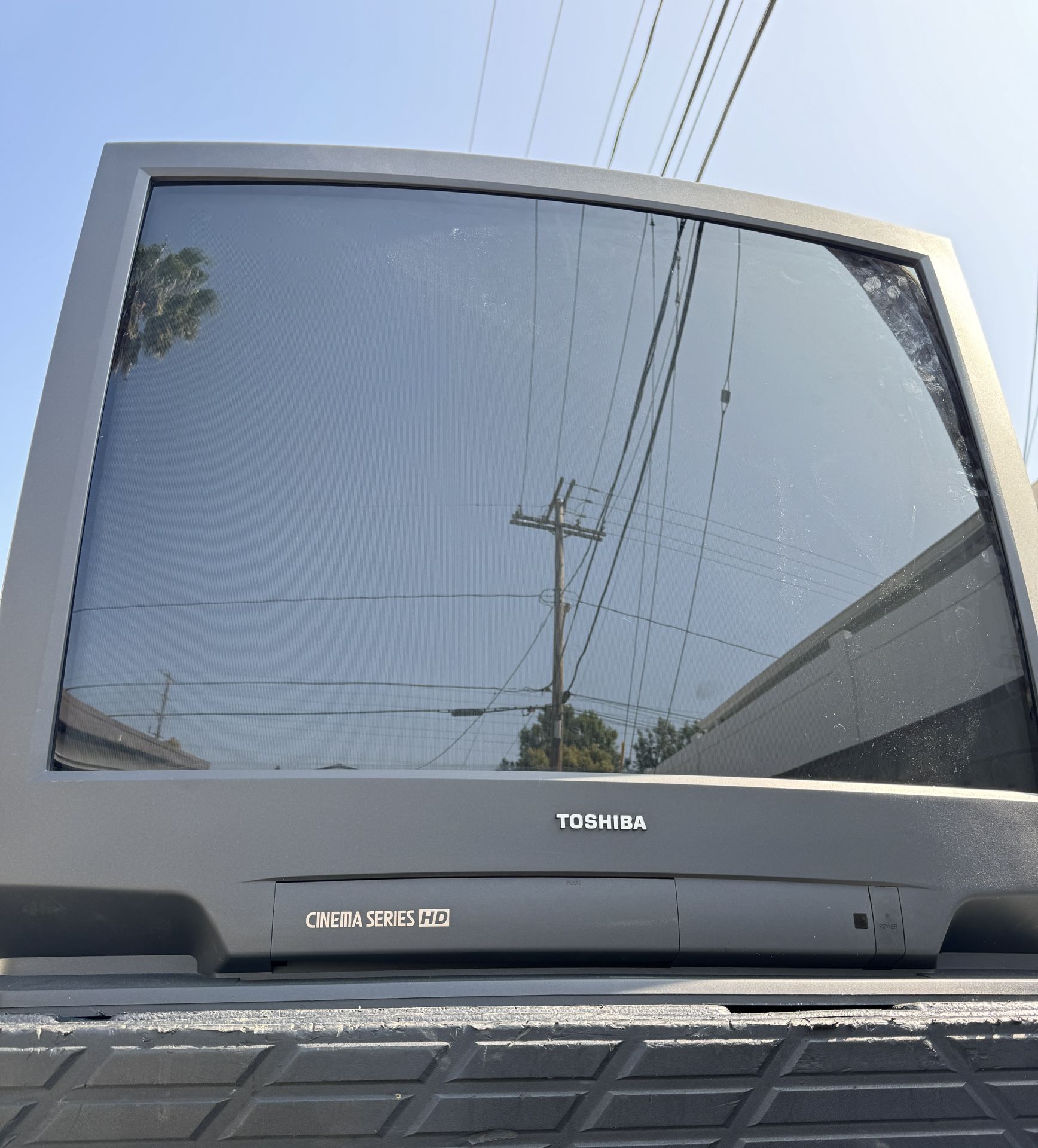 Massive 36in Toshiba Cinema HD CRT Television TV