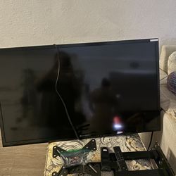 40 in tv with heavy duty articulating arm and fire stick