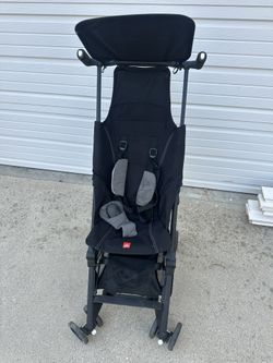 Baby traveling stroller airport