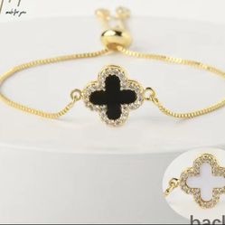 Brand New Dainty 18K Gold Plated Black & White Two-sided Clover Bracelet