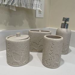 4 pieces  bathroom accessory set