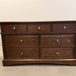 Matching Dresser And Drawer Set 
