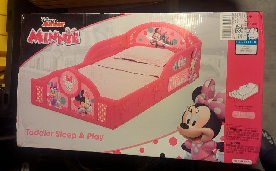 2 Baby Beds & 2 Baby seats ( $225!), Only Used 3 days! 