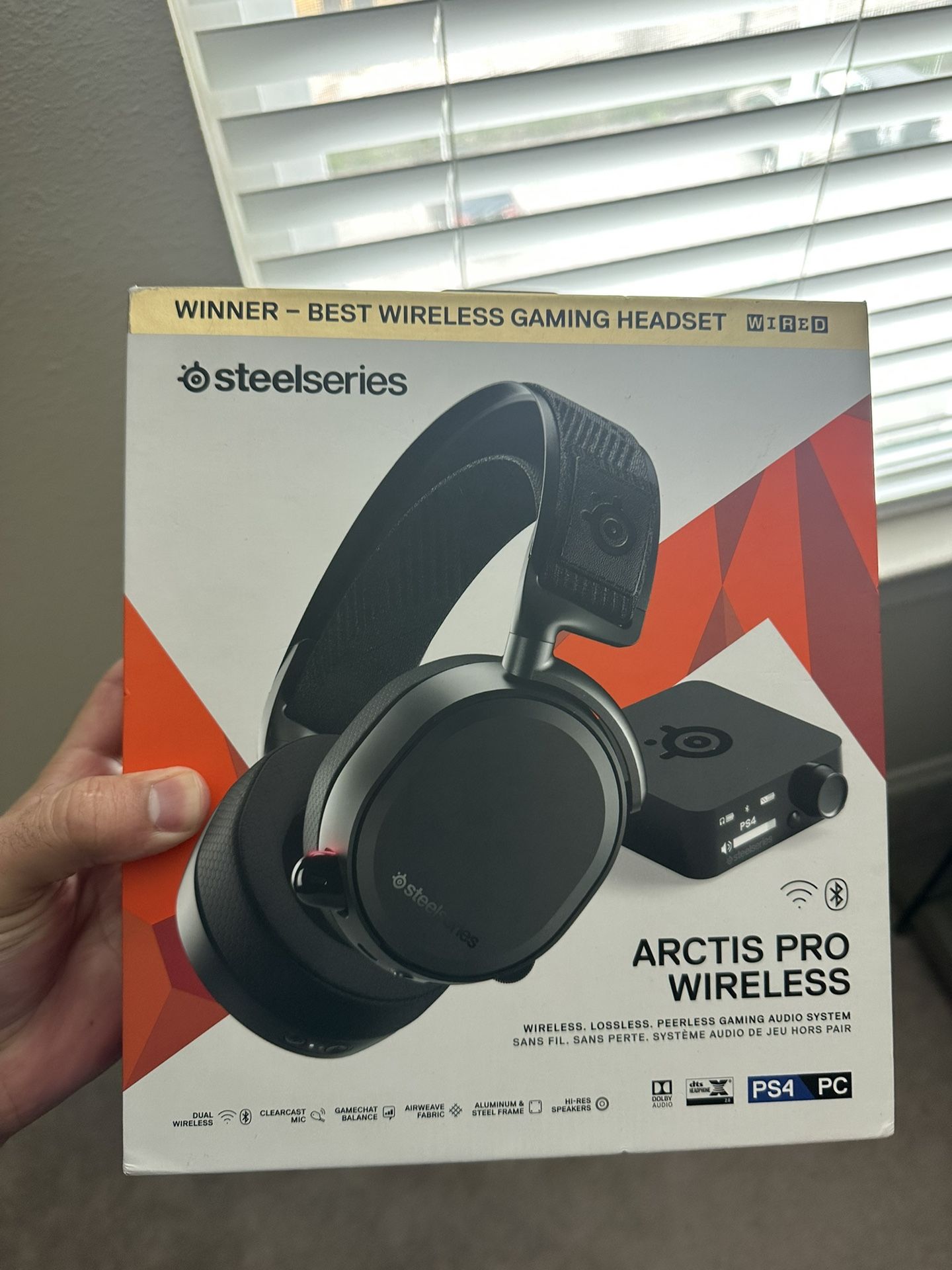 Artic Pro Wireless Headphones