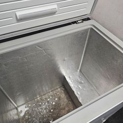 Midea Chest Freezer White 7cu.ft. Working.  $70