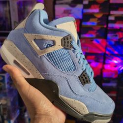 Jordan 4 Retro
University Blue CT8527 400