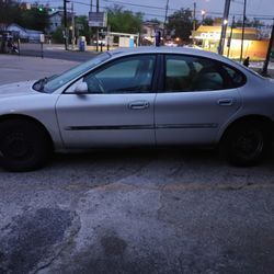 1999 Ford Taurus 