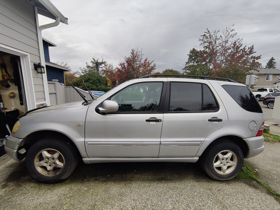 2000 Mercedes-Benz M-Class