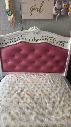 Twin size bed