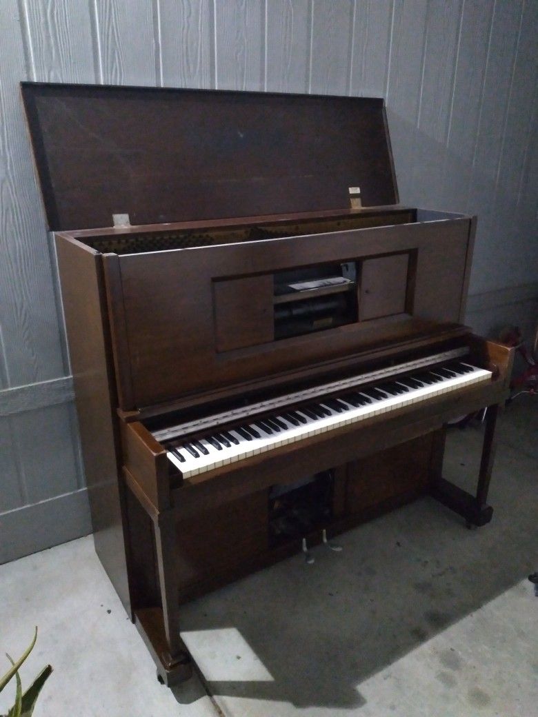 Wurlitzer Antique Player Piano