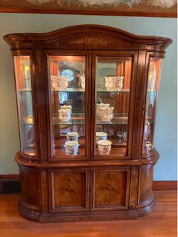 Bernhardt Flair Division lighted china cabinet