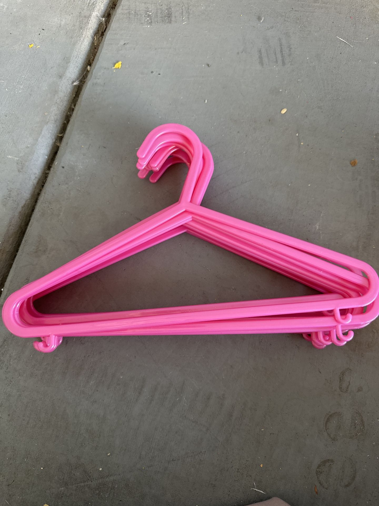 11 kids pink hangers