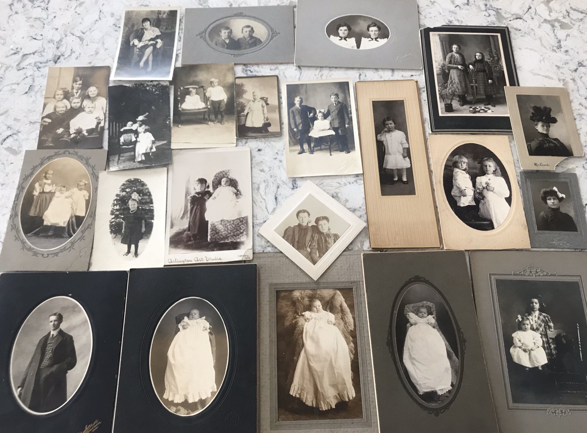 22 Antique Victorian Photographs / Photos
