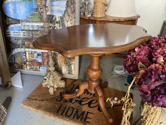 Gorgeous Century Mahogany Side Table
