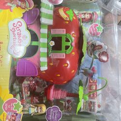 Strawberry Shortcake “BERRY CAFE”