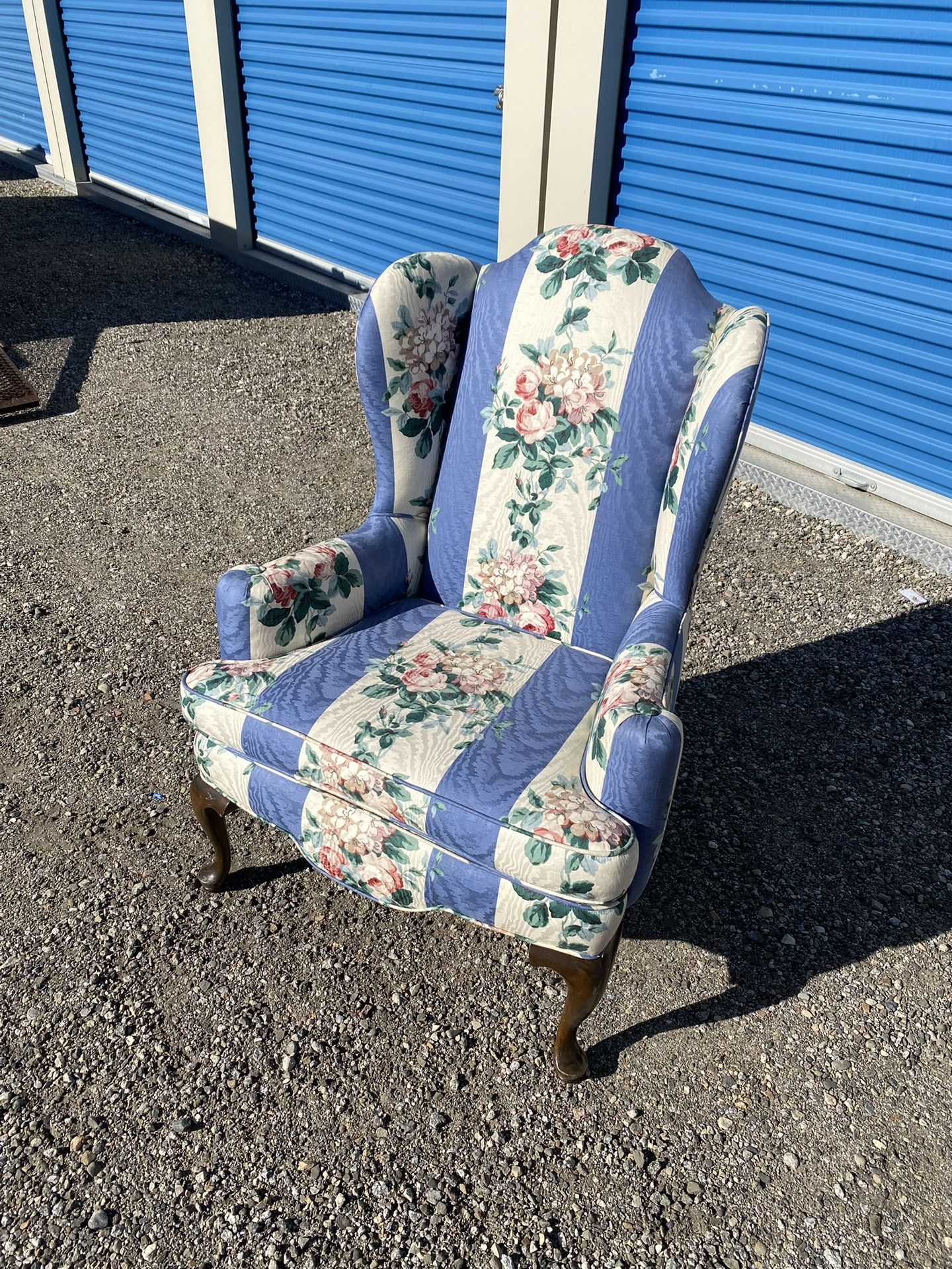 Wing back chair