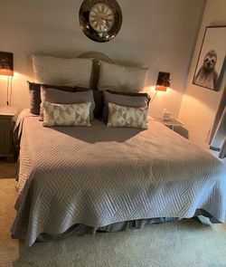 King Sz Bed - mattresses and box springs