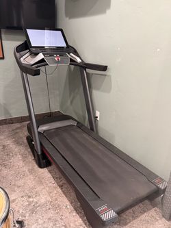 ProForm Pro 9000 Treadmill – Needs Console – PLEASE READ DESCRIPTION