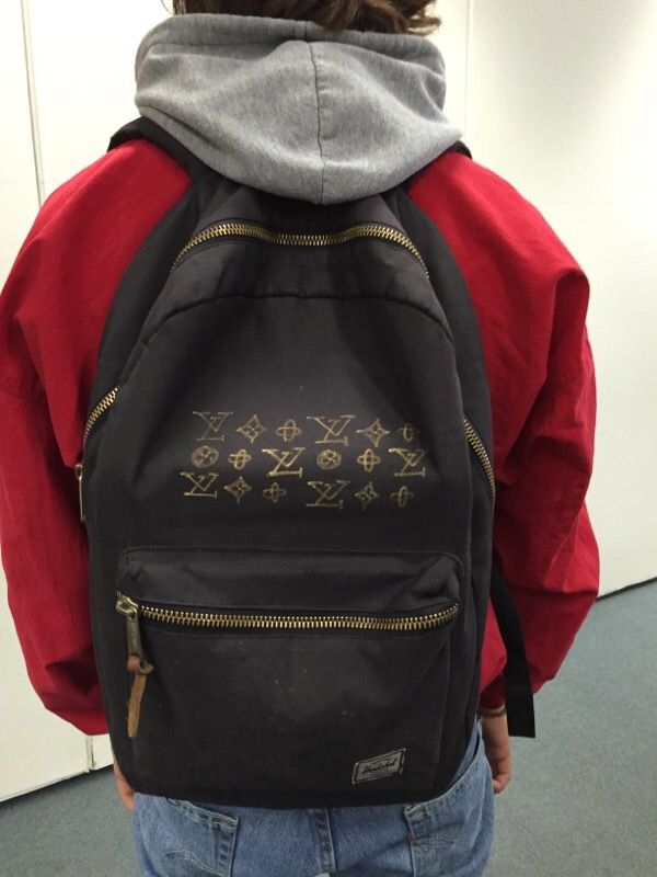 LOUIS VUITTON BACKPACK 600$ MINT CONDITION WORN BY KANYE WEST PRE-DISTRESSED