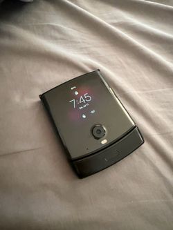 Excellent Condition Razr 2019 6GB RAM / 128 GB Storage