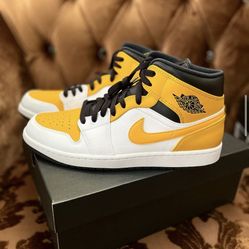 Jordan 1 Mid University Gold 11.5