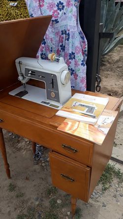 SINGER TOUCH. "" VITANGE SEW MACHINE"" WITH TABLE