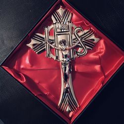 Vintage Silvertone Metal  Wall Cross Crucifix
