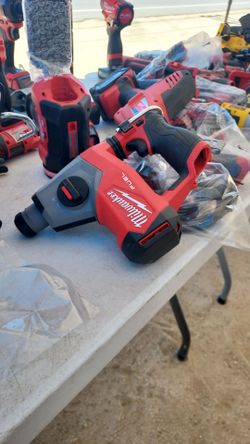 Milwaukee
M12 FUEL 12V Lithium-lon
Brushless Cordless 5/8 in. SDS-
Plus Rotary Hammer Drill (Tool-
Only