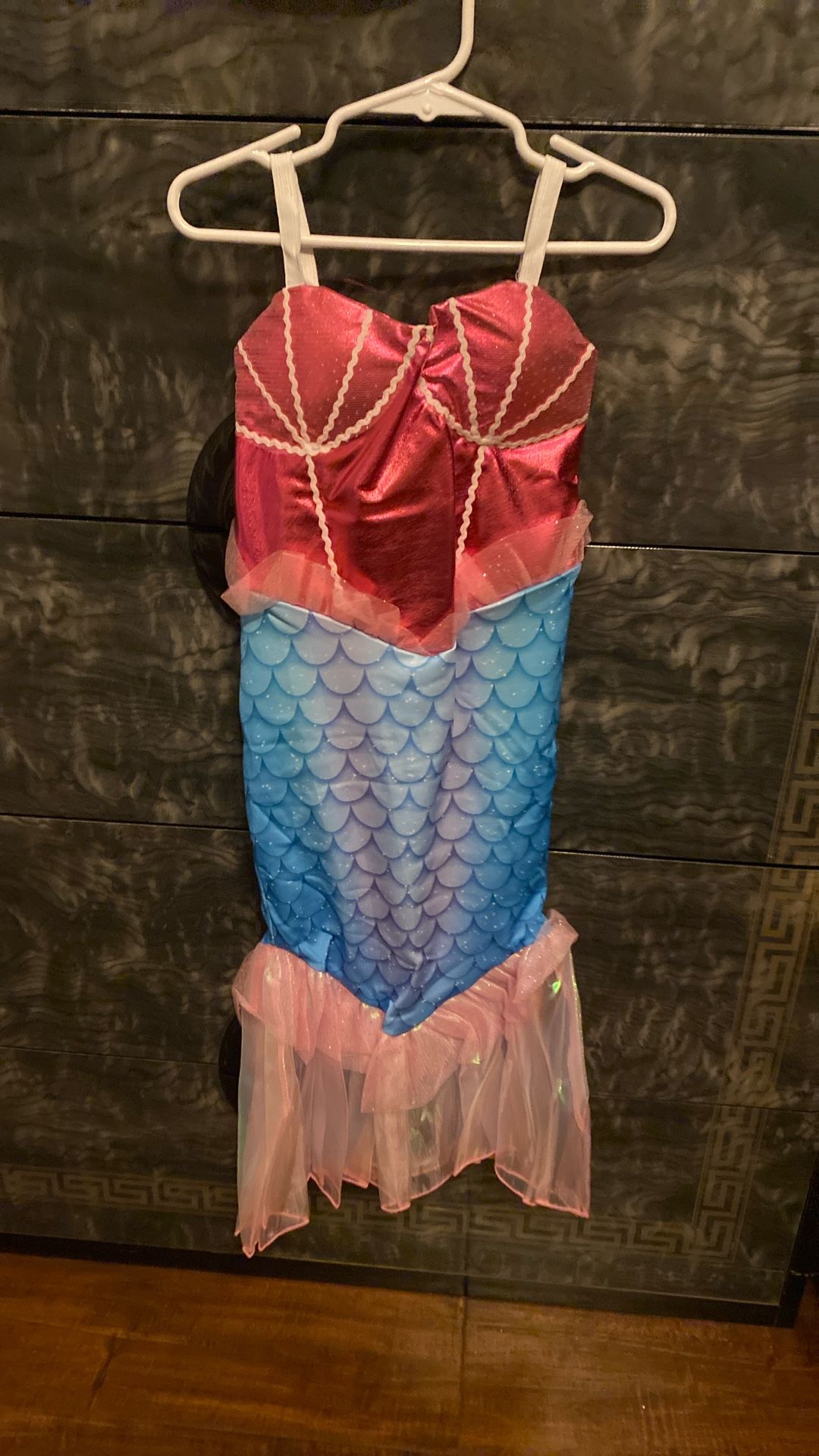 Mermaid Costume Size Small. With accessories & wig