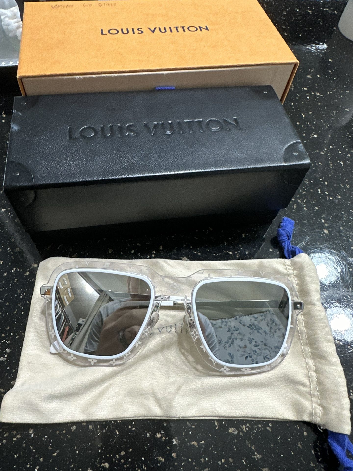 Louis Vuitton Glass Sunglasses
