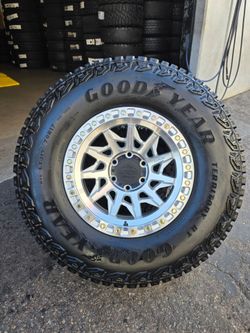 17" LOCK LUNATIC rims w/ 35" Goodyear tires